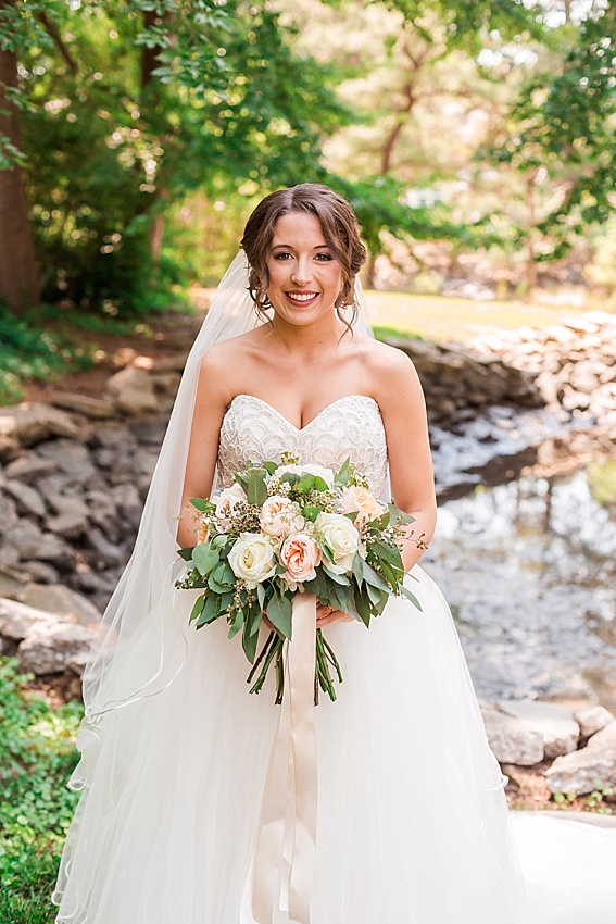 bride, bouquet, outdoor portraits